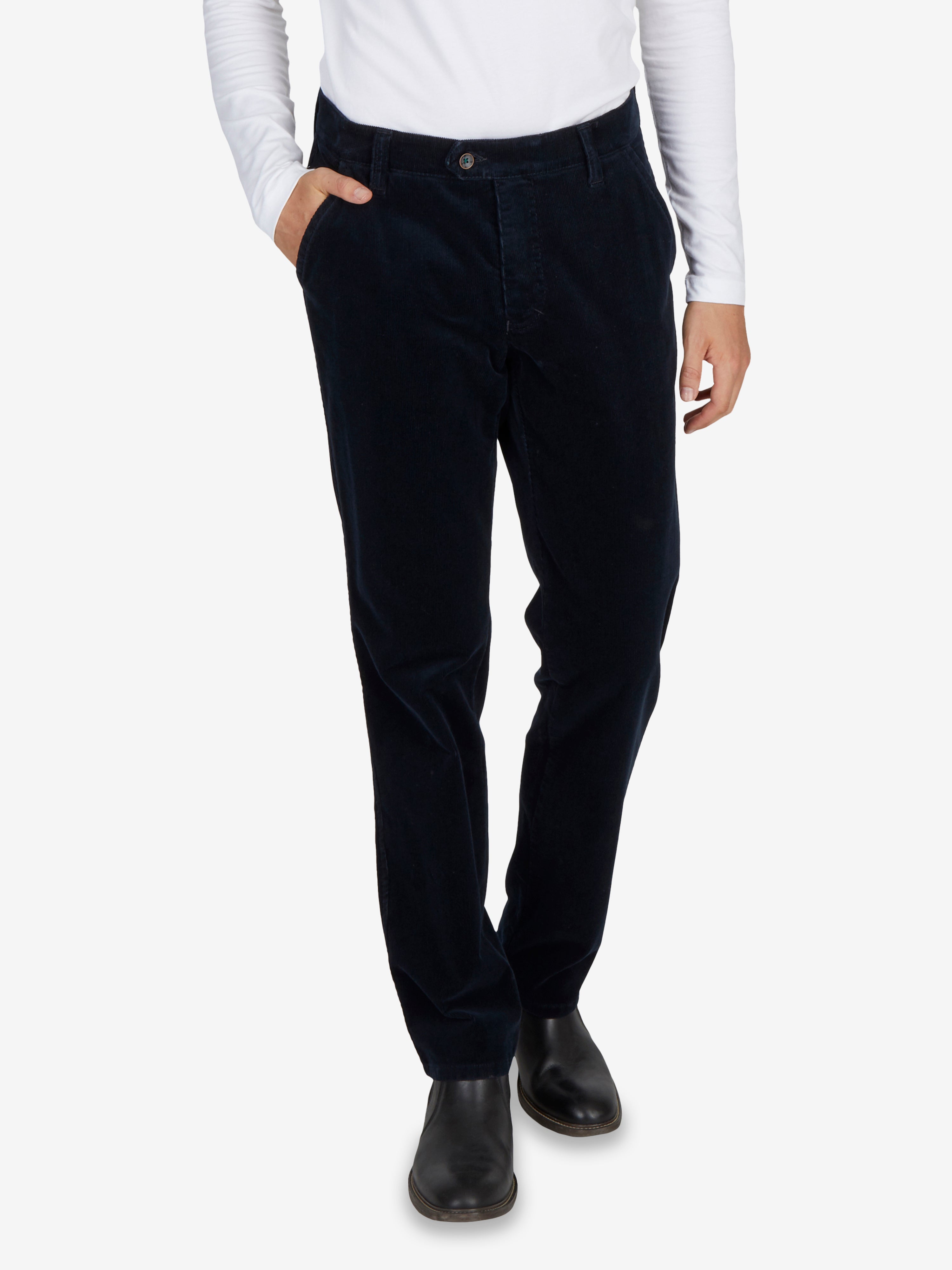 Dunkelblaue GARVEY 8200 Flat Front-Hose aus weichem Cord mit High Stretch, elastischem Komfortbund, Hemdenstopper, Bundverlängerung mit Knopf und Haken, normale Leibhöhe, schlanker Beinverlauf, Regular Fit, made in Green by Oeko-Tex, für Herbst/Winter.