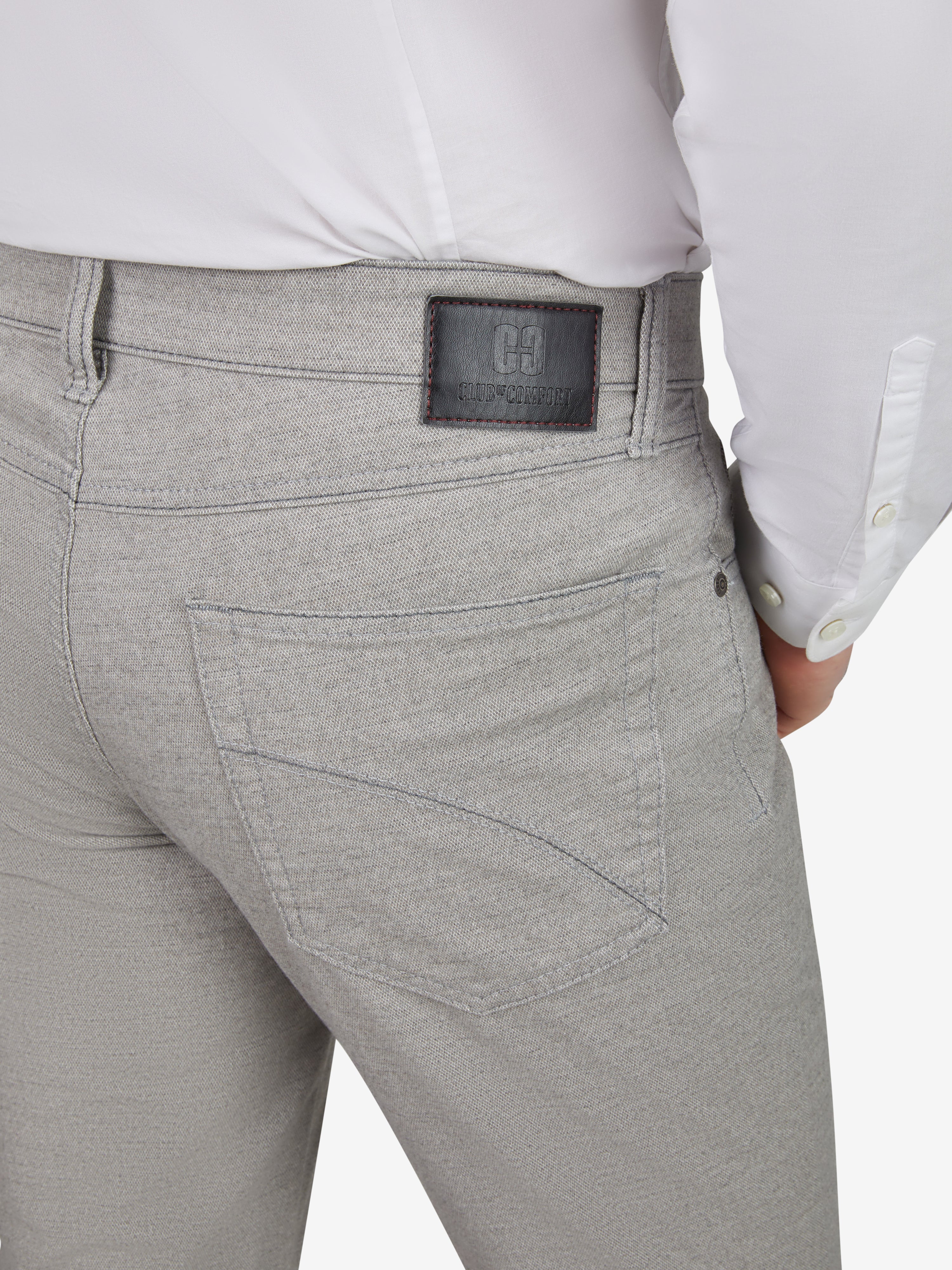 Hemdstoffhose in Hellgrau Melange vom Hersteller Club of Comfort, mit elastischem Doppelstoffbund, Mobile Pocket in der rechten Vordertasche, Münztasche mit Kontrast-Patch, 5-Pocket-Design, regular Fit, Baumwoll-Struktur-Mischgewebe mit Woll-Optik, Herbst/Winter, Komfortmerkmale wie Stretch und OEKO-TEX Standard 100.