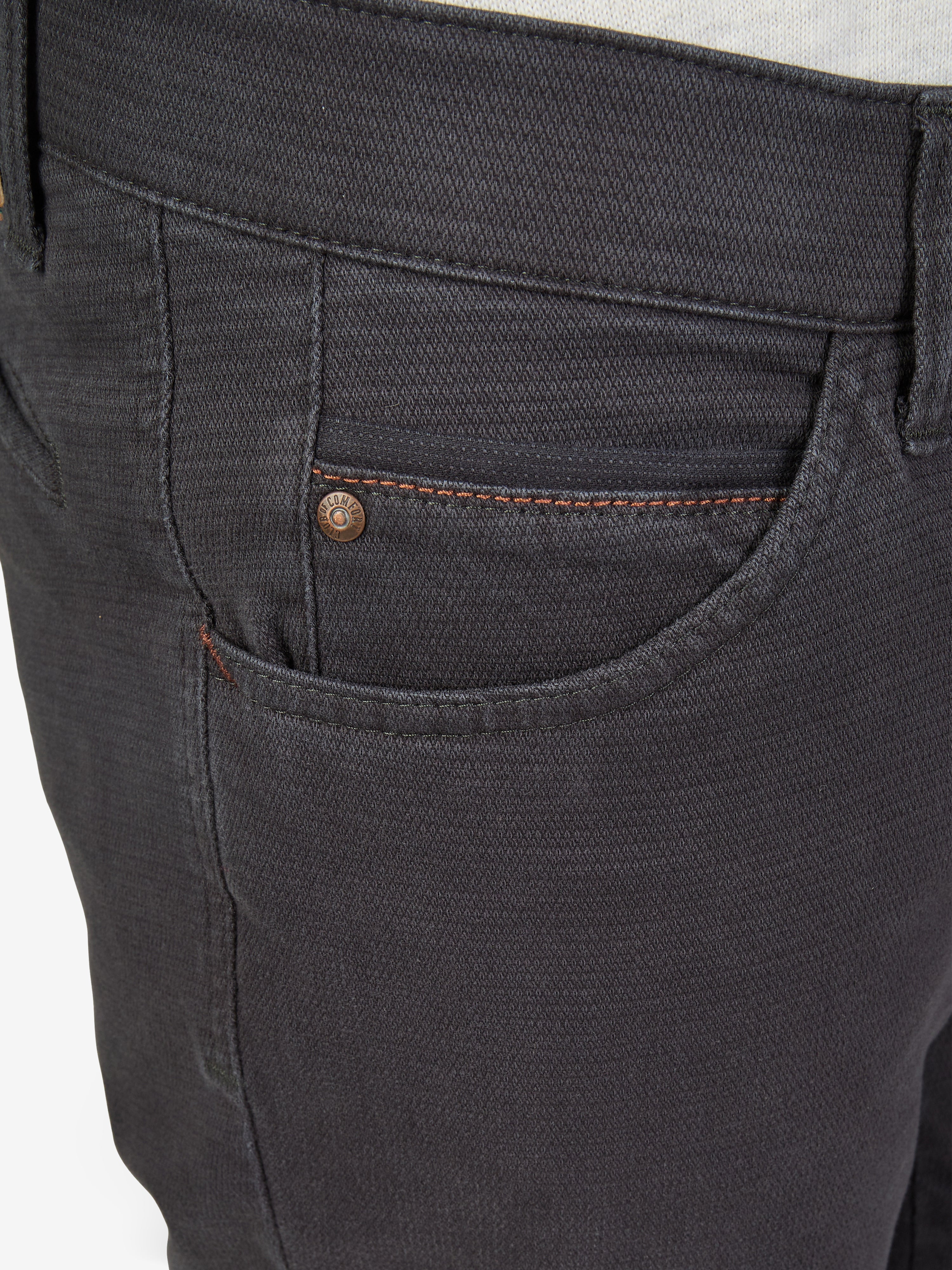 Nahaufnahme einer grauen Herren-Hose "MARVIN 8011" vom Hersteller Club of Comfort, mit elastischem Comfortbund, Hemdenstopper, modifizierter 5-Pocket-Design, High Stretch Baumwolle mit Winter-Struktur-Print, normales Leibhöhen- und Schlankes Beinprofil.