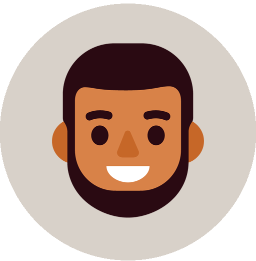 Ein freundliches, cartoonhaftes Gesicht eines Mannes mit dunklem Haar und Bart, lächelnd mit weißen Zähnen, auf einem hellgrauen Hintergrund.