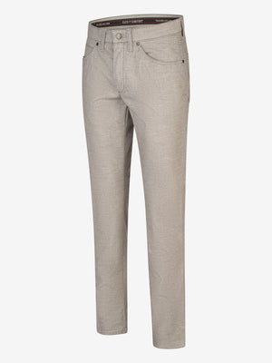 Helle graue 6-Pocket-Hose "Henry 7631" von Club of Comfort mit elastischem Doppelstoffbund, Hemdstopper, separater Mobile Pocket in der rechten Vordertasche, Kontrast-Münztasche, Baumwoll-Mischgewebe mit Woll-Optik, regular fit, schlank geschnitten, für Herbst/Winter.