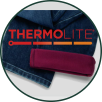 Runder Logo mit schwarzem Hintergrund, rotem Schriftzug "THERMOLITE" und roter Linie darunter, überdeckt von einer dunklen Jeanshose mit gefaltetem Umschlag an der Ecke und einem roten Kleidungsstück, das um die Hose gewickelt ist.